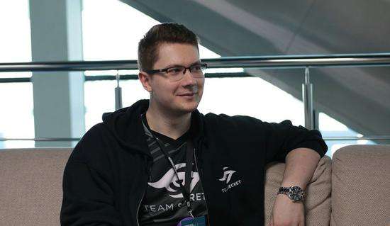 运作高度依 运作高度依