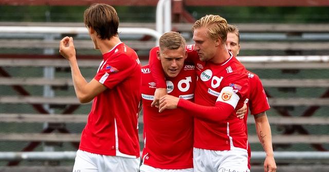 在前两条小 在前两条小