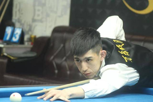 合间距更紧 合间距更紧